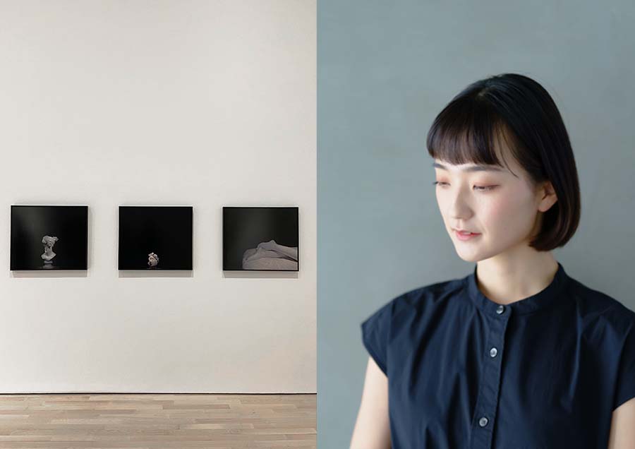 作品解説をしている画像